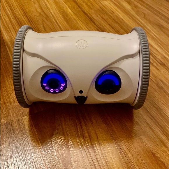 Skymee Owl Robot Camera Treat Dispenser - Picture 3 of 12